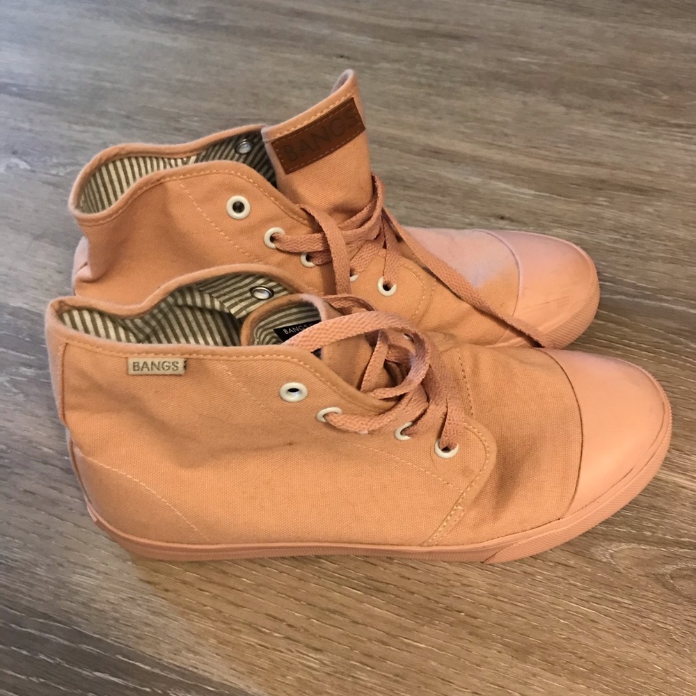 Women’s size 8 BANGS